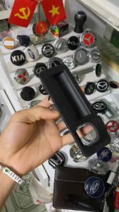 Công tắc mở cốp Huyndai Accent Elantra 2016-2021 (81260F2010)