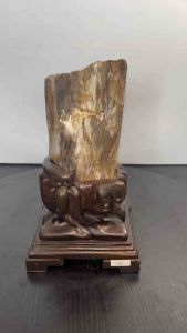 TSK Crystal SHY027 天然树化玉 黄里透白 色泽圆润 特制雕刻实木底座 Natural Tree Fossil Jade