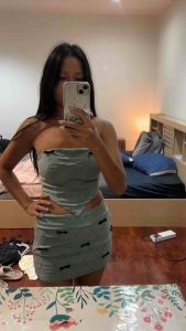 ชุดเข้าเช็ดเกาะอกและกระโปรงทรงพอดีตัวเนื้อผ้าดีงาม