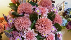 ดอกไม้ประดิษฐ์ (A019) ตกแต่งโต๊ะทำงาน โต๊ะรับแขก และโต๊ะอาหารภายในบ้าน โต๊ะประชุม หรือ ใช้เป็นของขวัญทุกโอกาส เช่น งานขึ้นบ้าน