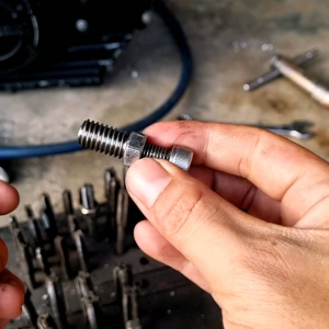 BOSH DRAT UNTUK BAUT 12 SIZE M8 x 1/2 & SOK DRAT TAP MENGATASI DRAT AUS DOL SLEK RUSAK