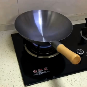 Wajan Baja Serbaguna: Pilihan Terbaik untuk Masakan Nasi Goreng Anti Lengket