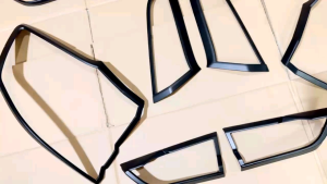 Paket Garnish Lampu Depan Belakang Suzuki XL7 2020 2022 2024 2025 2026 2027 UP Chrome Hitam .