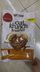 Munchys Oat Krunch Dark Chocolate Almond 384g New Expired Date