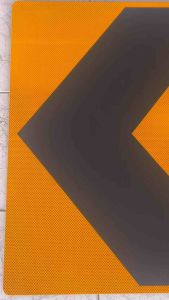 ป้ายเตือน ป้ายเขตก่อสร้าง วัสดุสติกเกอร์สะท้อนแสงมาตรฐานกรมทางหลวง ติดบนแผ่นอะลูมิเนียมหนา2mm ขนาด กว้างxยาว 45x45 cm ระยะการมองเห็นได้ถึง200เมตร วัสดุทนทาน เหมาะแกการใช้งานทั้งใน/นอกอาคาร รับประกันสติกเกอร์ไม่หลุดล่อนจากแผ่นโลหะ 5-10 ปี