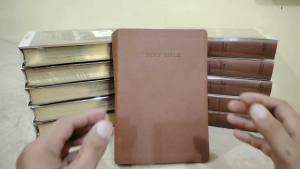 SUPER GIANT PRINT REFERENCE KJV HOLY BIBLE BROWN FLEXISOFT COVER