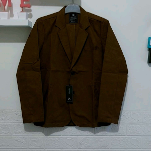 Jas Pria Dewasa Blazer Slimfit Keren Terbaru Kekinian Korean Style Termurah\\n\\n Apa Itu Jas Pria Dewasa Blazer Slimfit?\\n\\nJas pria dewasa blazer slimfit adalah pakaian formal yang dirancang khusus untuk pria dengan gaya Korea yang modern dan trendi. Model ini dirancang untuk menonjolkan siluet tubuh pria dengan cara yang elegan dan anggun. Jas pria dewasa blazer slimfit hadir dengan berbagai pilihan warna dan desain, membuatnya menjadi pilihan yang tepat untuk berbagai acara formal dan semi-formal.\\n\\n Kelebihan Jas Pria Dewasa Blazer Slimfit\\n\\nBeberapa kelebihan jas pria dewasa blazer slimfit antara lain:\\n\\n- Desain slimfit yang menonjolkan siluet tubuh secara elegan\\n- Bahan berkualitas tinggi yang nyaman dipakai\\n- Gaya Korea yang modern dan trendi\\n- Tersedia dalam berbagai warna dan desain\\n\\n Keuntungan Memiliki Jas Pria Dewasa Blazer Slimfit\\n\\nMemiliki jas pria dewasa blazer slimfit dapat memberikan banyak keuntungan, seperti:\\n\\n- Penampilan yang lebih profesional dan elegan\\n- Lebih percaya diri dalam berbagai situasi formal dan semi-formal\\n- Memiliki pilihan pakaian yang beragam dan menarik\\n\\n Mengapa Memilih Jas Pria Dewasa Blazer Slimfit?\\n\\nAda beberapa alasan mengapa Anda harus memilih jas pria dewasa blazer slimfit sebagai pilihan pakaian formal Anda:\\n\\n Keunikan Jas Pria Dewasa Blazer Slimfit\\n\\nJas pria dewasa blazer slimfit memiliki gaya Korea yang modern dan trendi, membuatnya menjadi pilihan yang unik dan menarik. Model ini menonjolkan siluet tubuh secara elegan, sehingga Anda akan terlihat lebih menarik dan percaya diri.\\n\\n Model Jas Pria Dewasa Blazer Slimfit\\n\\nJas pria dewasa blazer slimfit tersedia dalam berbagai model, mulai dari desain sederhana hingga model yang lebih berani dan trendi. Anda dapat memilih model yang sesuai dengan gaya dan preferensi Anda, sehingga Anda dapat tampil dengan penampilan yang paling sesuai dengan diri Anda.\\n\\n Bagaimana Memilih Jas Pria Dewasa Blazer Slimfit yang Tepat?\\n\\nMemilih jas pria dewasa blazer slimfit yang tepat membutuhkan beberapa pertimbangan penting. Berikut adalah beberapa tips yang dapat membantu Anda memilih jas yang tepat:\\n\\n Cara Memilih Jas Pria Dewasa Blazer Slimfit yang Nyaman\\n\\nUntuk memilih jas pria dewasa blazer slimfit yang nyaman, pertimbangkan beberapa hal berikut:\\n\\n- Pilih bahan yang berkualitas tinggi dan nyaman dipakai\\n- Cek ukuran jas untuk memastikan kenyamanan dan pas dengan tubuh Anda\\n- Periksa sisi jahitan dan detail lainnya untuk memastikan kualitas pembuatan\\n\\n Tips Memilih Jas Pria Dewasa Blazer Slimfit Sesuai Bentuk Tubuh\\n\\nMemilih jas pria dewasa blazer slimfit yang sesuai dengan bentuk tubuh Anda sangat penting untuk penampilan yang elegan dan profesional. Berikut adalah beberapa tips yang dapat membantu Anda memilih jas yang tepat:\\n\\n- Kenali bentuk tubuh Anda dan pilih model yang sesuai\\n- Pilih ukuran jas yang pas dengan tubuh Anda\\n- Cek panjang lengan dan bagian bawah jas untuk memastikan kenyamanan dan penampilan yang rapi\\n\\n Cara Merawat Jas Pria Dewasa Blazer Slimfit\\n\\nMerawat jas pria dewasa blazer slimfit dengan baik dapat membantu menjaga penampilan dan kualitas jas Anda. Berikut adalah beberapa langkah-langkah merawat jas pria dewasa blazer slimfit dengan baik:\\n\\n Langkah-langkah Merawat Jas Pria Dewasa Blazer Slimfit dengan Baik\\n\\n- Bersihkan jas secara rutin dengan cara yang tepat\\n- Simpan jas di tempat yang aman dan kering\\n- Gunakan hanger khusus untuk menyimpan jas\\n\\n Tips Menghemat Jas Pria Dewasa Blazer Slimfit Agar Tahan Lama\\n\\nBerikut adalah beberapa tips yang dapat membantu Anda menghemat jas pria dewasa blazer slimfit agar tahan lama:\\n\\n- Hindari mengenakan jas saat hujan atau cuaca buruk\\n- Jangan menumpuk jas dengan pakaian lain\\n- Bersihkan noda segera setelah terjadi\\n\\nDengan memilih dan merawat jas pria dewasa blazer slimfit dengan baik, Anda dapat menikmati penampilan yang elegan dan profesional dalam berbagai acara formal dan semi-formal. Jadi, jangan ragu untuk mencoba jas pria dewasa blazer slimfit sebagai pilihan pakaian formal Anda!\n}