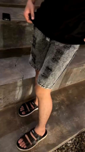 Celana pendek jeans sobek sobek pria