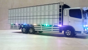 Miniatur Truk Tronton Hino 500 Putih Polos Keren