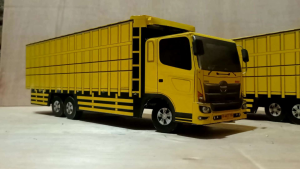 miniatur truk tronton hino 500 kuning