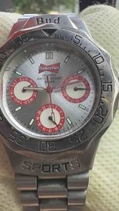 Đồng hồ nam BUDWEISER QUARTZ size 39mmchạy 6 kim 1 cốtkim 2 Lịch và kim 24h vỏ hợp kim đáy xoáy chống nước 10BARdây thép không gỉ khóa linh kiện dài 18cmForm dáng thể thao kim cọc số có hỗ trợ dạ quang