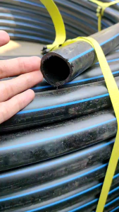 Pipa HDPE Selang Hitam Ukuran 1 INCH Merek UNILON 32MM PN10 1 Roll 100 Meter