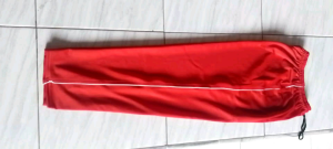 celana panjang merah   liis putih dan celana panjang putih lis merah  bahan lotto  tebalbahan halusademcocok untuk pria wanitasize jbharga 1 piicis28 000-30 000
