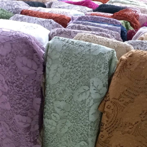 Bahan Brukat Korneli Lebar: Mengenal Kain Brukat Untuk Acara Formal