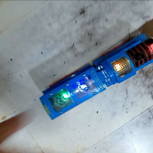 kereta api lokomotif elektrik. dilengkapi lampu dan musik