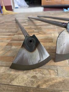 จอบผานไถ ขุดดิน กลาง ทำจากเหล็กผานไถ แท้ เหนียว ทนงาน ไม่สึกง่าย ด้ามแป๊ป ยาว 120ซม.