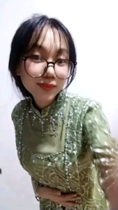 Setelan Kebaya Modern: Desain Elegan untuk Pernikahan & Acara Formal