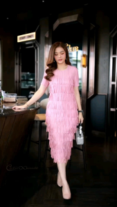 Maxi Pleated fabric เดรสผ้าอัดพลีท Premium งานแต่งดีเทลด้วยพู่เป็นชั้นๆ ผ้ายืดหยุ่นได้ทั้งตัว ทรงชุดเข้ารูป ใส่แล้วดูดี เรียบหรูค่ะ **แนะนำห้ามซักเครื่องค่ะ** มี 5 สี ชมพู ฟ้า ม่วง เขียวเข้ม ดำ