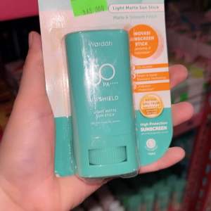 Wardah UV Shield Light Matte Sun Stick SPF 50 PA+++ Sunscreen Wajah Mudah di Aplly Inovasi On The Go