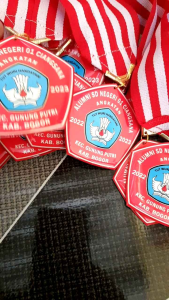 Medali Stainless Custom Bisa Pakai Nama Siswa