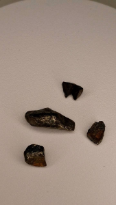 Gibeon Iron Meteorite – 4 / 10.2 g – A Celestial Messenger from the Cosmos อุกกาบาตเหล็ก Gibeon – 4 / 10.2 กรัม – ทูตแห่งจักรวาลจากห้วงอวกาศ