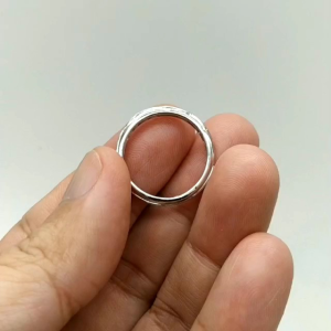 แหวน เงินแท้ 92.5% ชุด กระบวนการการผลิต ขึ้นมือ โดดเด่น และรอบวง ช่วงเวลา 2.5 ชั่วโมง ตัวเรื่อนแข็งแรง และเดินลาย มากขึ้น ราคาเดียวกับ 2.3 กรัม คุณสมบัติของ 2.5 หนัก และไม่คม ใช้ไม่ซ้ำใครครับ