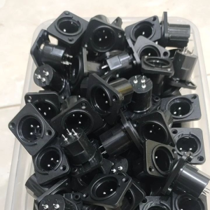 Soket XLR male kaki lurus contra XLR canon