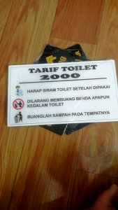 SIGN AKRILIK TOILET BAYAR 2000 BAHAN STIKER TULISAN DIDALAM ACRYLIC