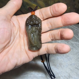 Premium Nephrite 3 dimensional Da Mo (Bodhidharma) Jade pendant (with certificate)