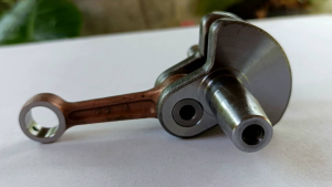 A657ข้อเหวี่ยง เครื่องตัดหญ้า 2 จังหวะ 411แท้ "ยี่ห้อ" มารูยาม่า MARUYAMA รุ่น MBC 411 ของแท้100% แข็งแรงทนทานใช้งานได้ยาวนาน