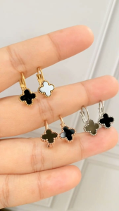 RinaXp- Anting Jepit Clover Bunga Hitam Titanium Anti Karat Anting Korea Terbaru Simpel Untuk Dewasa dan Remaja
