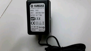Keyboard Piano Yamaha Model: PA-3C OUTPUT: 12V ==700mA