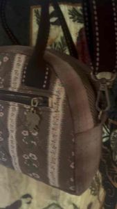 Block quit bag กระเป๋าผ้าต่อญี่ปุ่น งานต่อบล็อก ขนาดกระทัดรัดเหมาะมือ วางตั้งทรงได้โดยไม่ต้องใส่ของหนัก น้ำหนักเบา มีช่องใส่ของอเนกประสงค์หลากหลาย มีสายปรับระดับได้ มีชิ้นเดียวใบเดียวไม่ซ้ำแบบใคร งานมีเอกลักษณ์เฉพาะตัว