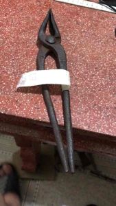 Kìm cơ khí miệng dũm dài 29cm nặng 400g thân bị rổ hơi xấu.