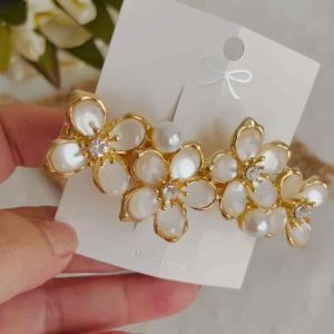 ‼️READY STOCK‼️ (S28)Premium Quality Cats’ Eyes Flowers Medium Spring Clip/ Fashion Hair Accessories/ Hair Clip
