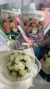 ช่อดอกกุหลาบสีสันสดใสช่อใหญ่ ดอกกุหลาบสีชมพู ช่อดอกไม้ ช่อดอกกุหลาบสีขาวขนาดใหญ่ เลือกสีดอกสีช่อได้เอง ขนาดใหญ่สูง70ซม ช่อดอแสดงความยินดี ช่อดอกไม้เซอร์ไพรส์แฟน ช่อดอกไม้วันเกิดวันครบรอบ ช่อดอกไม้วาเลนไทน์ ดอกกุหลาบวาเลนไทน์ ของขวัญวาเลนไทน์ให้แฟน ช่อดอกไ