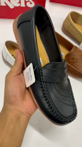Flatshoes Wanita Kickers: Sepatu Kerja Wanita yang Nyaman & Tahan Lama