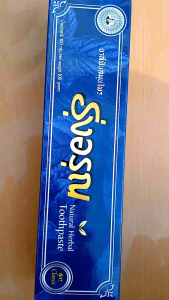 แพ็ค 2 หลอด ยาสีฟันรุ่งอรูญ 100 กรัม สุขภาพปาก เหงือก ฟัน และรากฟันดีขึ้น ลมหายใจหอมสดชื่น