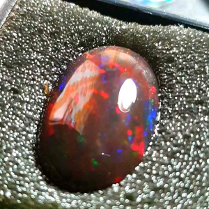 Batu Kalimaya Black Opal Super Jumbo Kontras: Desain Unik dan Elegan