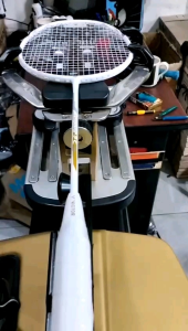 Raket Victor Thruster F Claw 30Lbs: Raketsenanggung Berkualitas Tinggi