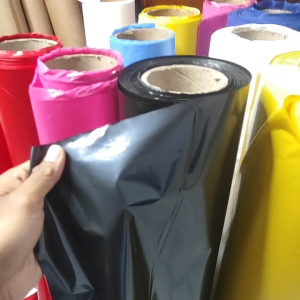 Plastik Layangan Warna Warni Kilap Tebal