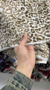 Vải lụa nhúng beo Hàn quốc . Chất vải tưng nhẹ mát . Khổ vải 14m