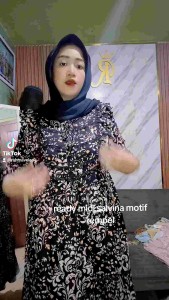 Midi Dress by Salvina: Bahan Kualitas Tinggi & Desain Elegan