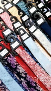 Dasi Manual Motif Unik untuk Formal Kantor