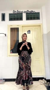 Couple Kemeja Batik Pria Asta Coklat Dan Rok Duyung Plisket S - Jumbo Couple Kebaya Couple Viral