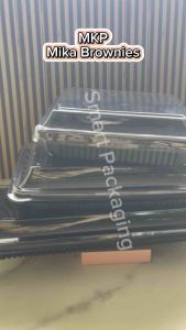 [ISI 50 PCS] MKP Mika Brownies Ukuran S M L / Kotak Brownies Plastik + Tutup Small Medium Large / Wadah Kue Coklat Kecil Sedang Besar / Tempat Cake Warna Hitam Sekali Pakai Kecil Sedang Besar