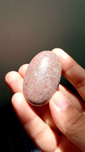 หินไม่ทราบชนิด #1 ขัดมัน สีแดง น้ำหนัก 54.7 g