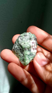 รูบี้ ซอยไซต์| Ruby Zoisite 💚💕 หินดิบ #Rz2 หินธรรมชาติ หินสีเขียว  น้ำหนัก 17.7 g  หินธรรมชาติ หินสะสม