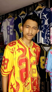 Kaos Oversize: Jersey Musim Semi & Dingin dengan Gaya Y2K, Bloke Core, dan Streetwear Retro