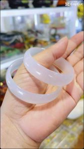 Vòng tay đá Mã Não Trắng bản hẹ mang phong cách Trẻ Trung Xinh Xắn cho nữ.
